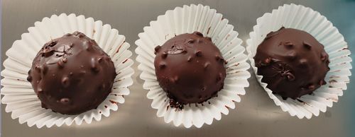 Blog perusahaan terbaru tentang Teknologi Pelapisan Cokelat dan Kacang Tanah Simultan Inovatif Berhasil Memecahkan Tantangan Produksi Mochi.